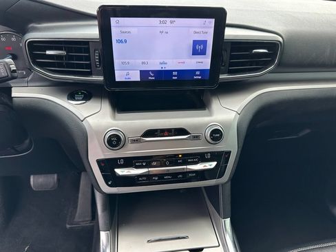 Used 2020 Ford Explorer XLT w/ Equipment Group 202A RWD image 26