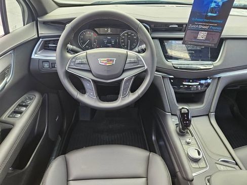 New 2026 Cadillac XT5 Luxury image 12