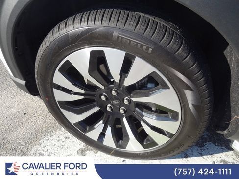 Used 2026 Ford Explorer Platinum w/ LUX Leather Package AWD/4WD image 17