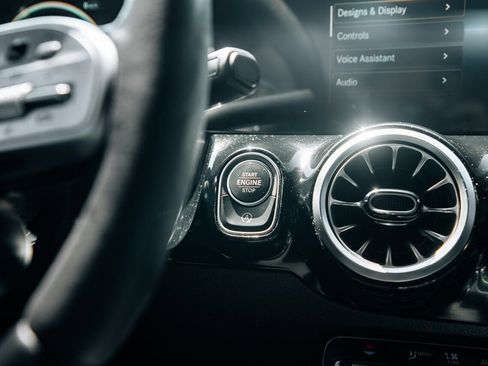 Used 2023 Mercedes-Benz GLA 35 AMG 4MATIC image 31