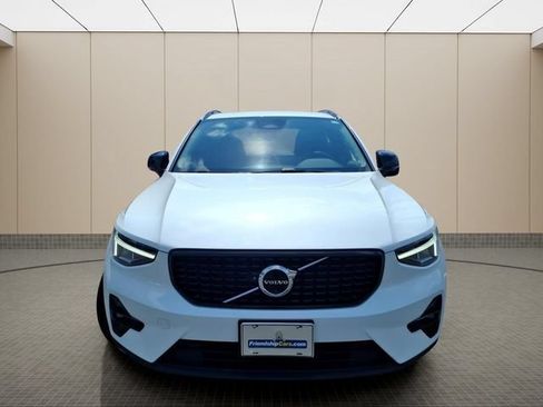 Used 2023 Volvo XC40 B5 Plus w/ Driver Assist Package AWD/4WD image 4