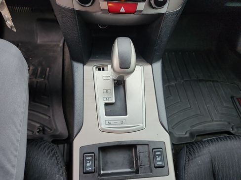 Used 2011 Subaru Outback 2.5i Premium w/ All-Weather Pkg AWD/4WD image 17
