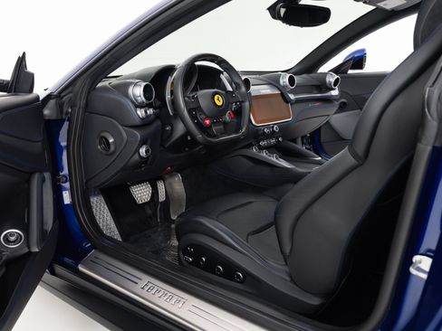 Used 2019 Ferrari GTC4Lusso T RWD image 15