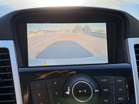 Used 2016 Chevrolet Cruze LT w/ Technology Package FWD image 11