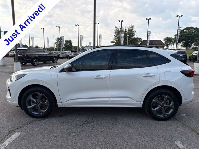 Used 2023 Ford Escape ST-Line w/ Tech Pack #1 AWD/4WD image 6