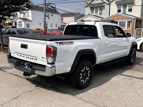 Certified 2022 Toyota Tacoma TRD Off-Road AWD/4WD image 6