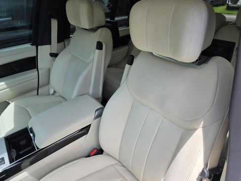 Used 2024 Land Rover Range Rover Autobiography image 12