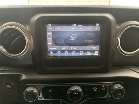 Used 2020 Jeep Wrangler Unlimited Sahara AWD/4WD image 13