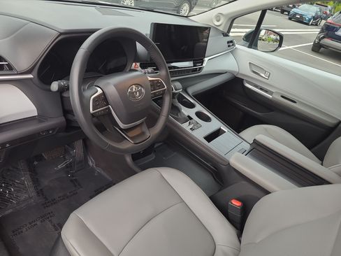 Certified 2025 Toyota Sienna XLE w/ XLE Plus Package AWD/4WD image 15