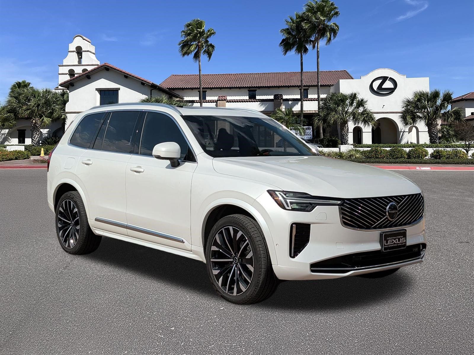 Used 2026 Volvo XC90 B6 Plus w/ Protection Package Premier AWD/4WD image 1