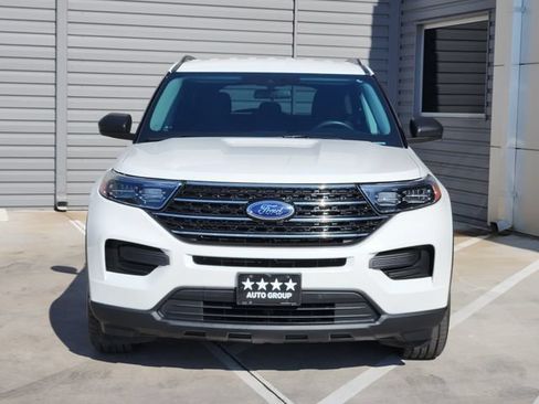 Used 2022 Ford Explorer XLT RWD image 3