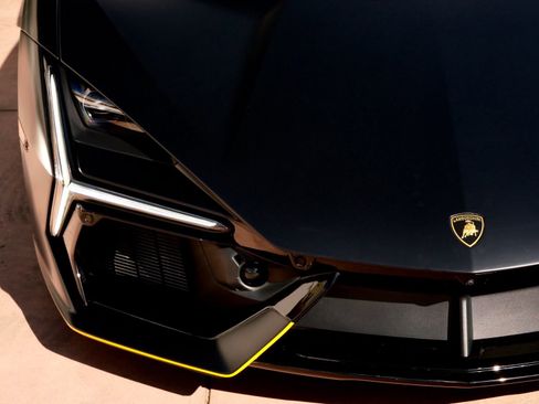 Used 2024 Lamborghini Revuelto image 18