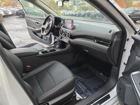 Used 2024 Nissan Sentra SR w/ SR Premium Package image 21