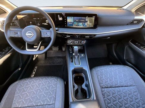 Used 2025 Nissan Kicks SV image 17