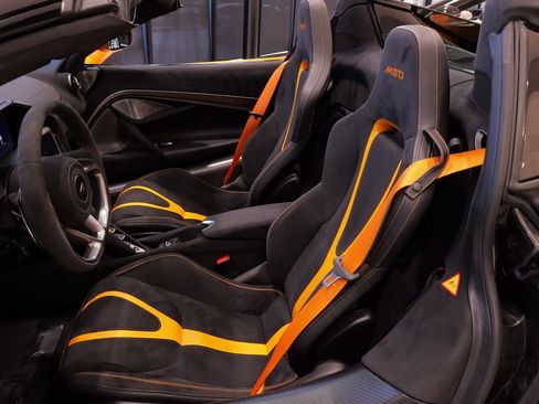 Used 2024 McLaren 750S Spider image 33