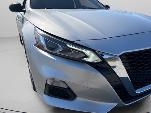 Used 2020 Nissan Altima 2.5 SR image 2