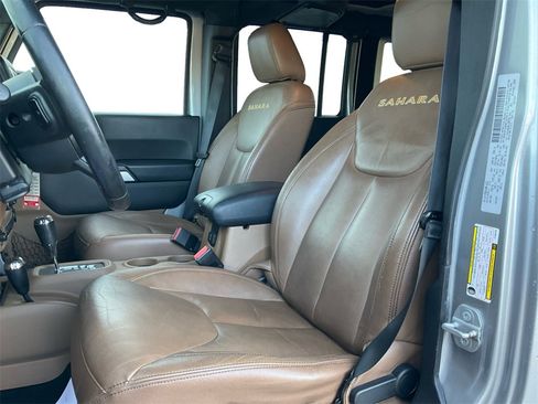 Used 2015 Jeep Wrangler Unlimited Sahara w/ Dual Top Group image 28