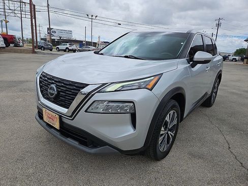 Used 2022 Nissan Rogue SV image 1