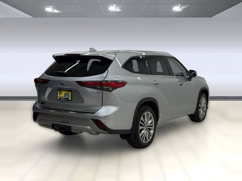 Used 2023 Toyota Highlander Platinum AWD/4WD image 7