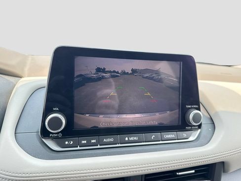 Used 2023 Nissan Rogue SV AWD/4WD image 19
