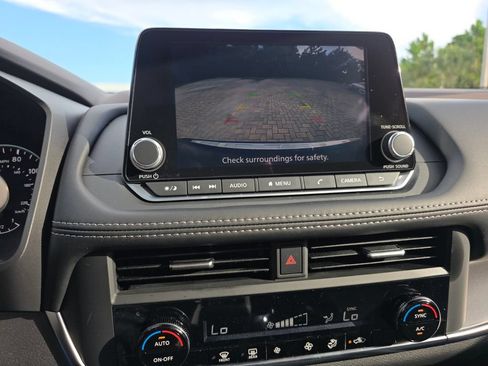 Used 2023 Nissan Rogue SV FWD image 33