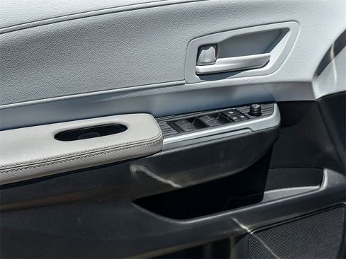 Used 2025 Toyota Sienna LE image 12