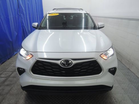 Used 2022 Toyota Highlander LE image 10