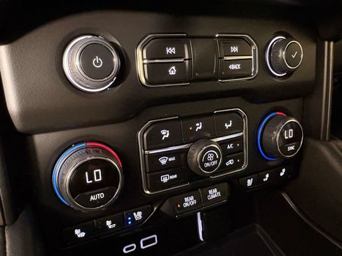 Used 2024 Chevrolet Suburban High Country AWD/4WD image 34