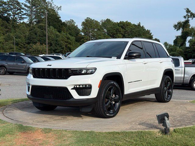 Used 2023 Jeep Grand Cherokee Limited w/ Black Appearance Package RWD image 3