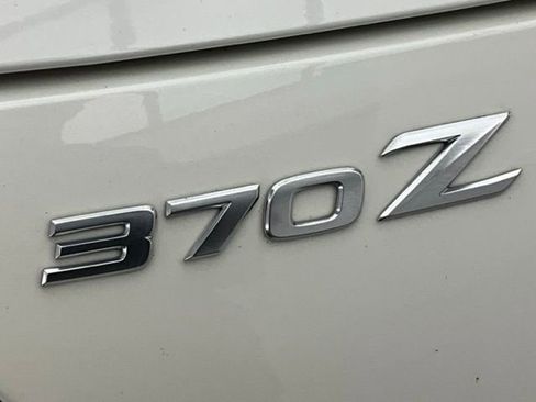 Used 2016 Nissan 370Z Coupe RWD image 23