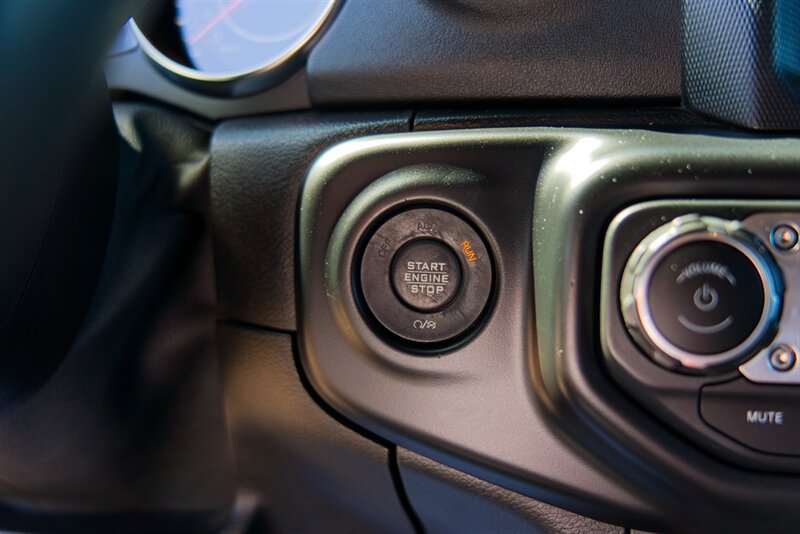 Used 2019 Jeep Wrangler Unlimited Sahara AWD/4WD image 35