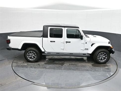 Used 2024 Jeep Gladiator Sport image 29
