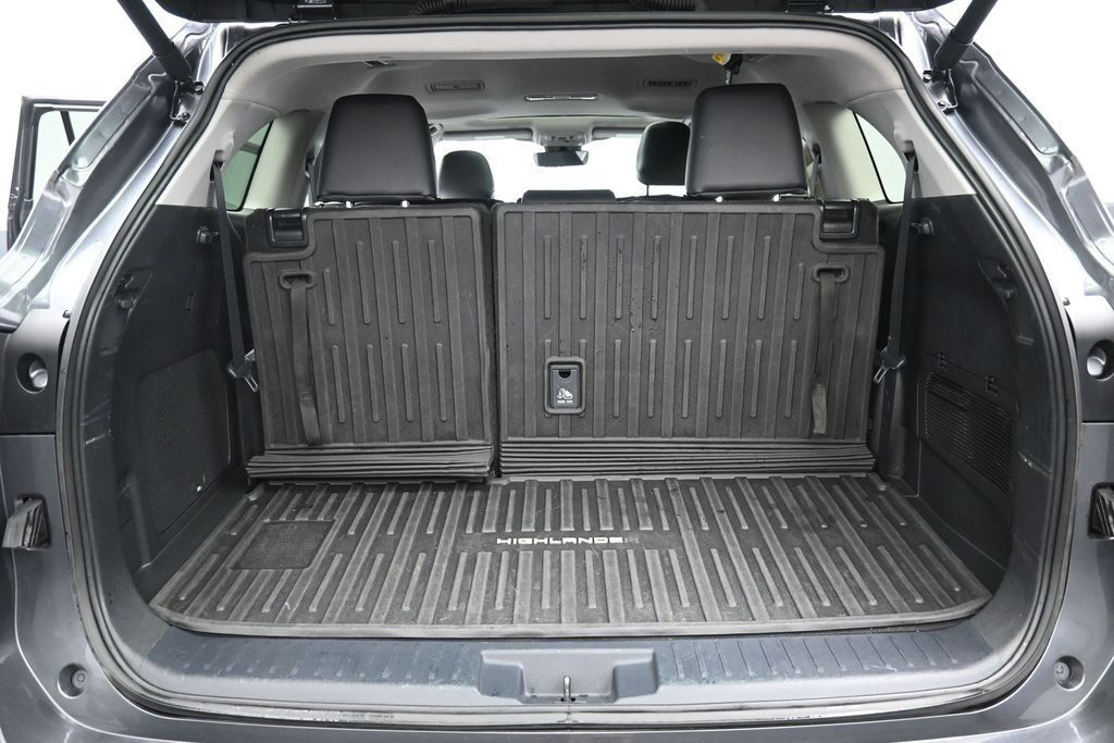 Certified 2024 Toyota Highlander Limited AWD/4WD image 33
