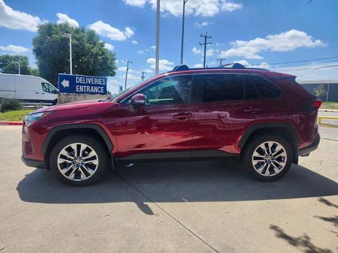 Used 2023 Toyota RAV4 XLE Premium FWD image 5