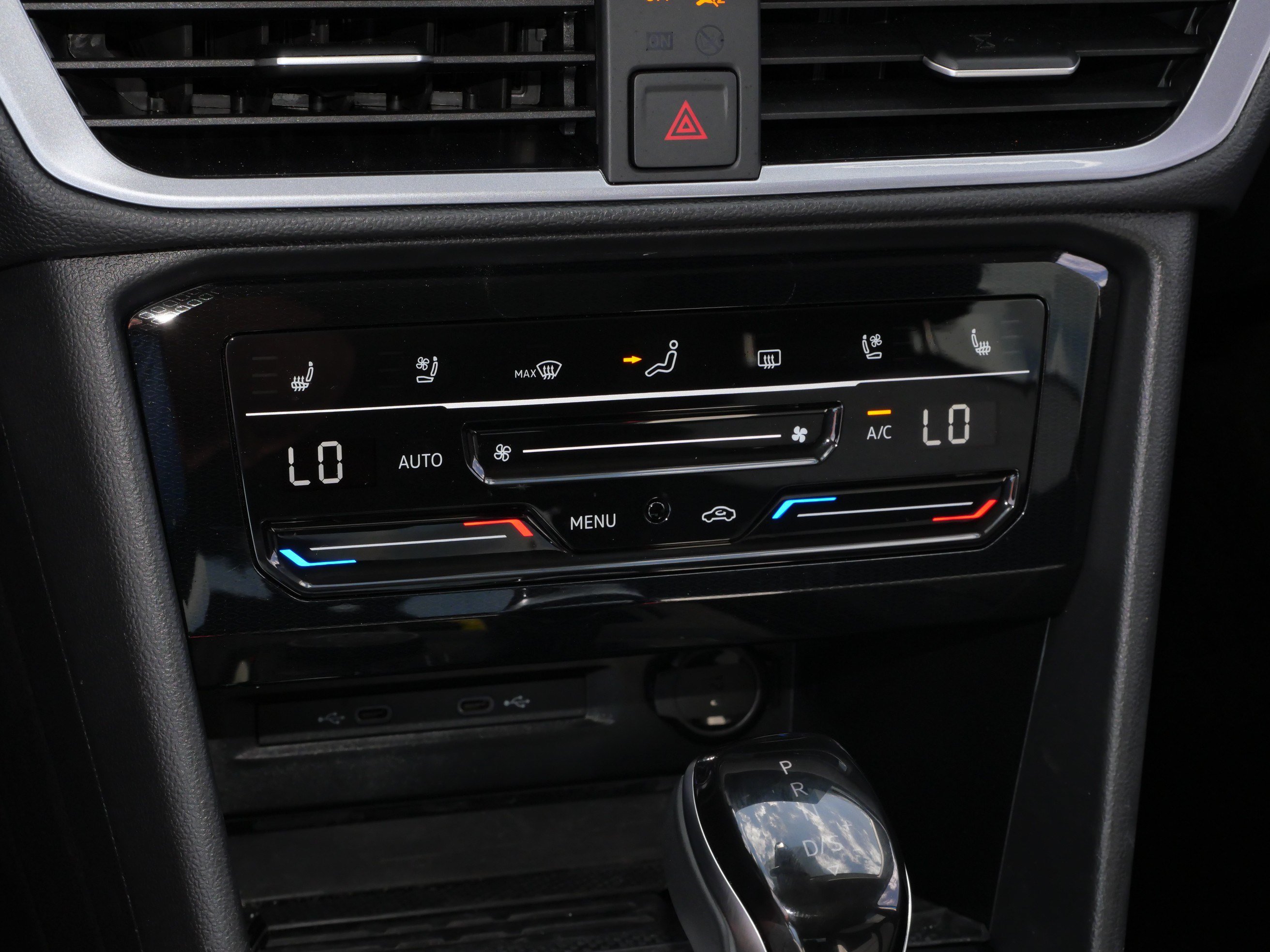Certified 2025 Volkswagen Taos SEL AWD/4WD image 23