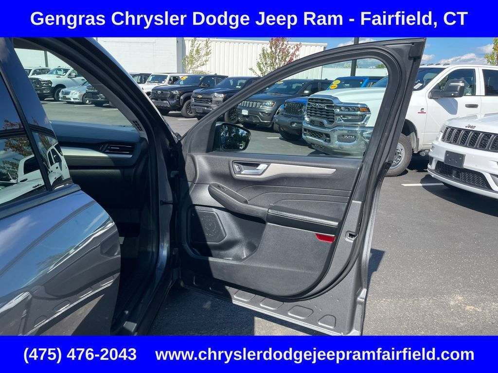 Used 2021 Ford Escape SEL w/ Technology Package AWD/4WD image 18