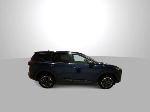 Used 2024 Nissan Rogue SV image 9