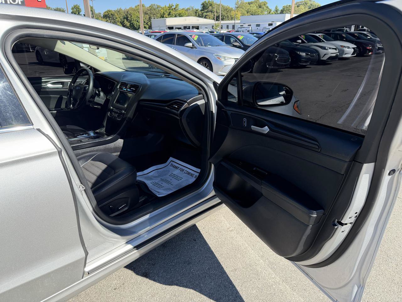Used 2018 Ford Fusion SE w/ Equipment Group 201A FWD image 8