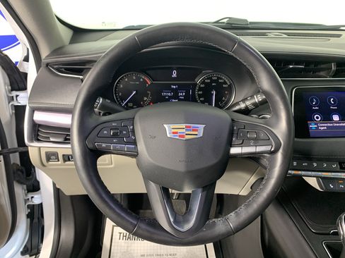 Used 2021 Cadillac XT4 Luxury w/ Cold Weather Package FWD image 21