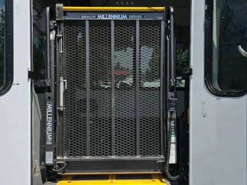 Used 2011 Ford E-450 and Econoline 450 Super Duty w/ Shuttle Bus Prep Pkg image 17