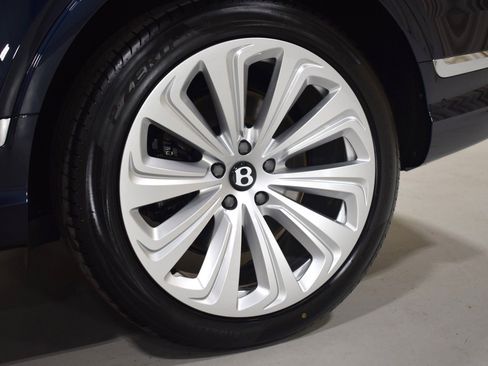 New 2025 Bentley Bentayga AWD/4WD image 18