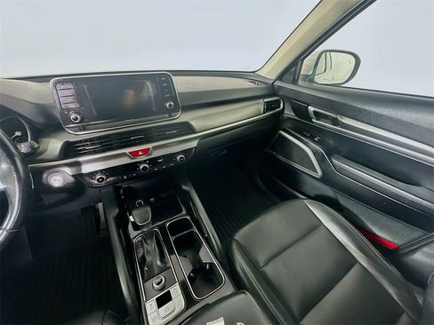 Used 2020 Kia Telluride LX image 11