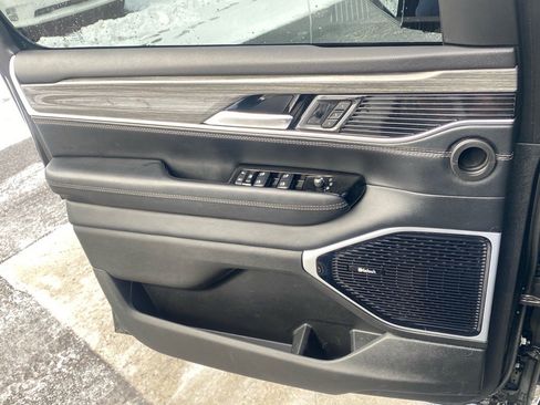 Used 2022 Jeep Wagoneer Series III w/ Premium Group I image 21