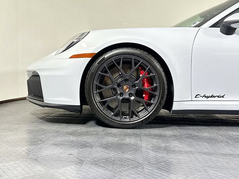 Certified 2026 Porsche 911 Carrera GTS RWD image 29