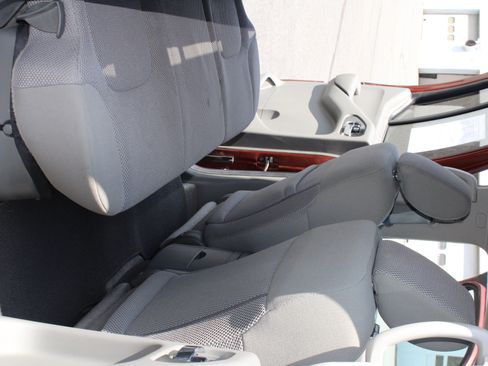 Used 2016 Nissan Frontier SV AWD/4WD image 19