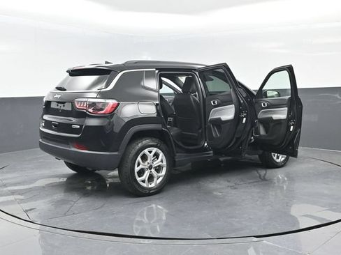 Used 2025 Jeep Compass Latitude AWD/4WD image 27