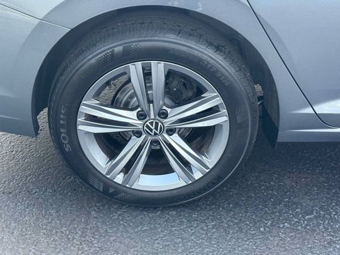Certified 2023 Volkswagen Jetta SE w/ Panoramic Sunroof Package FWD image 8