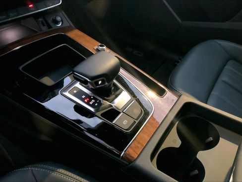 Used 2023 Audi Q5 2.0T Premium w/ Convenience Package image 16