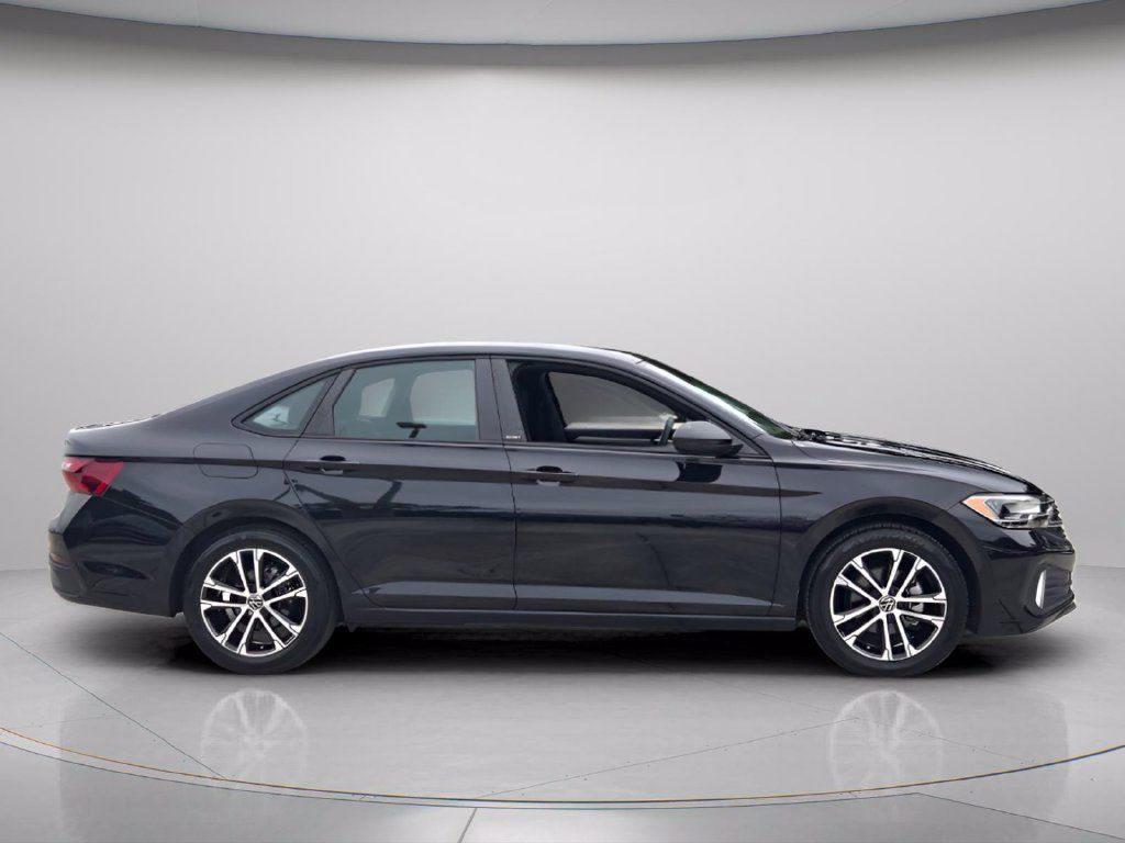 Used 2024 Volkswagen Jetta Sport FWD image 7