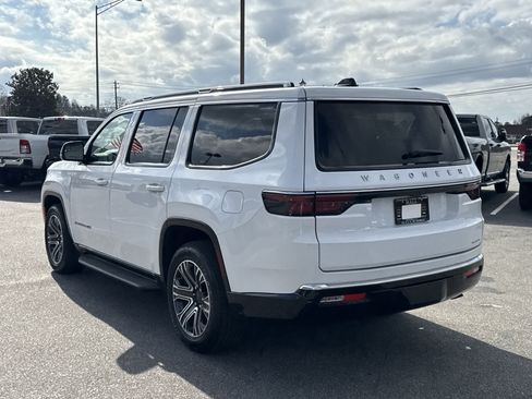 Used 2024 Jeep Wagoneer Series II w/ Flexible Seating Group image 8